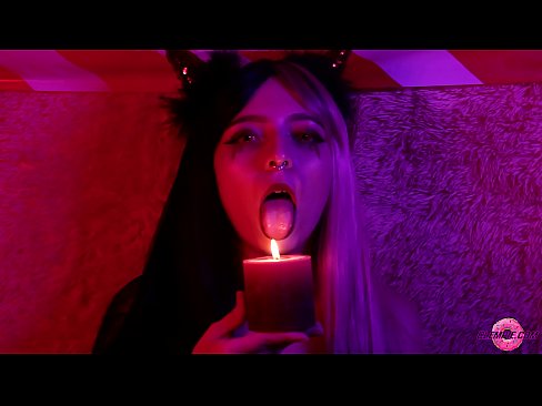 ❤️ Μια παθιασμένη πίπα από ένα σέξι Succubus με ένα σπέρμα στο στόμα της. Ανώμαλο βίντεο ☑