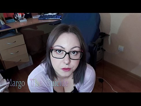 ❤️ Σέξι κορίτσι με γυαλιά πιπιλίζει Dildo βαθιά στην κάμερα Ανώμαλο βίντεο ☑
